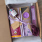 Box lecture violette Mystery Moment – Livre mystère, thé bio et accessoires bien-être
